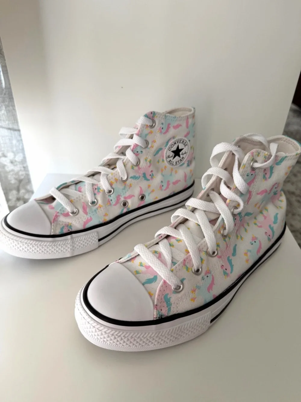 CONVERSE CTAS Hi Unicorn High Top Sneakers Multicolor - Juniors Size 5