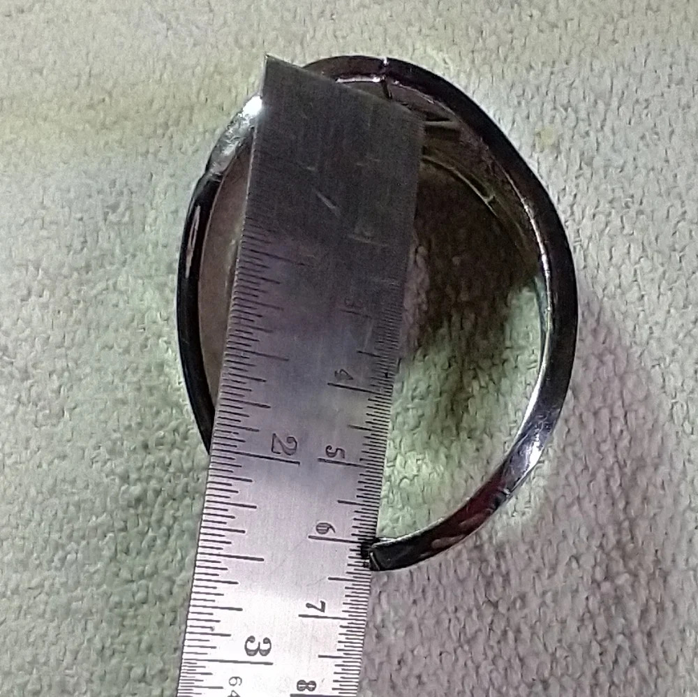 Vintage silvertone bracelet hinged