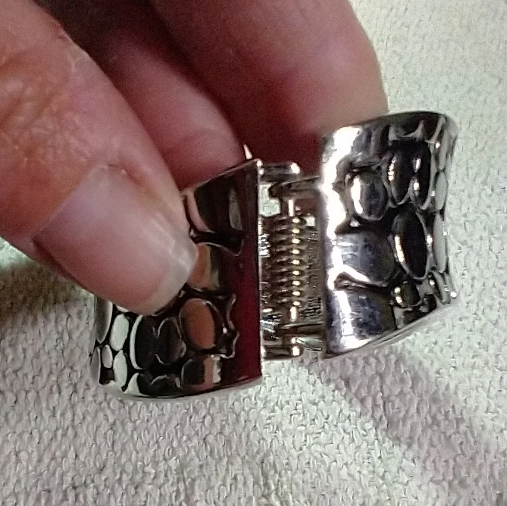 Vintage hinged textured wavy