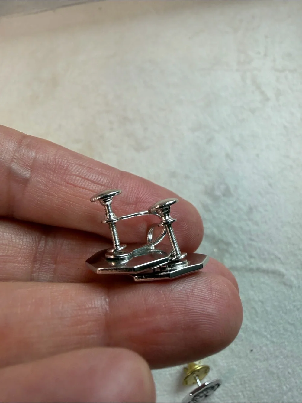 unknown lapel tone