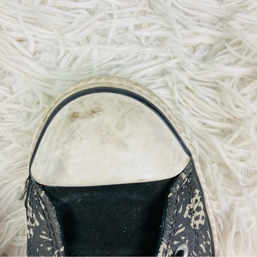 Converse junior top flaws