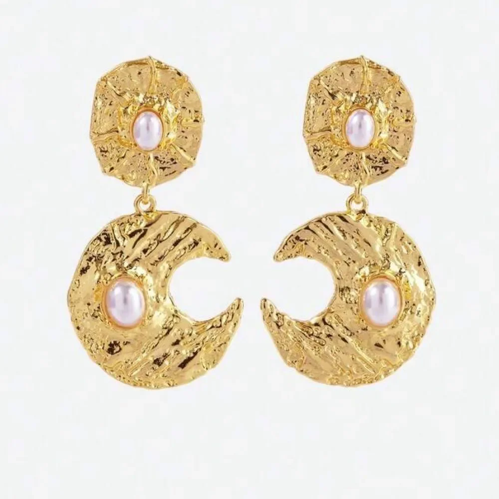 REVOLVE earrings lustrous