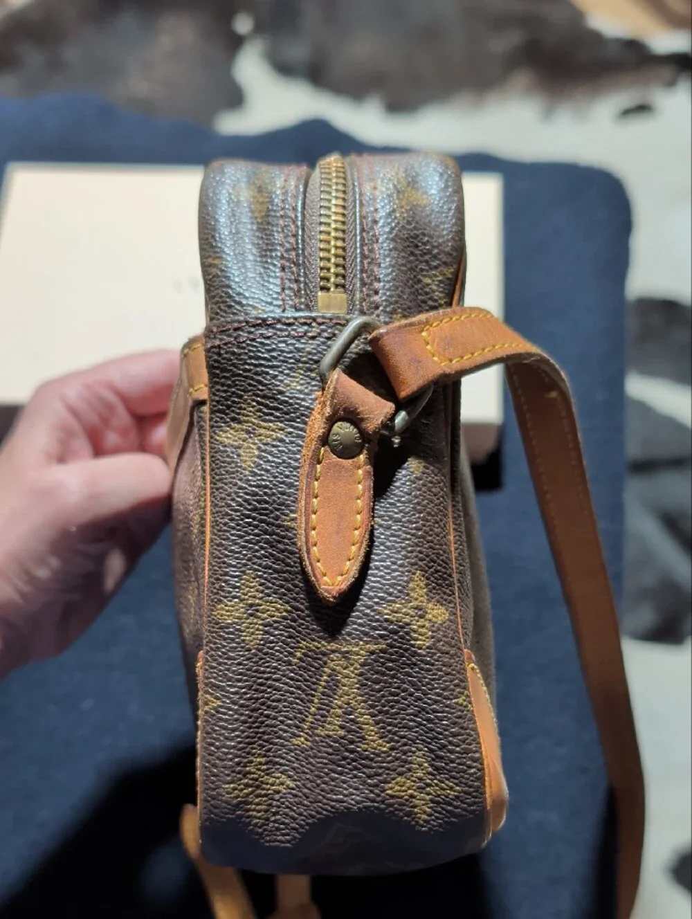 Louis Vuitton trim secure good