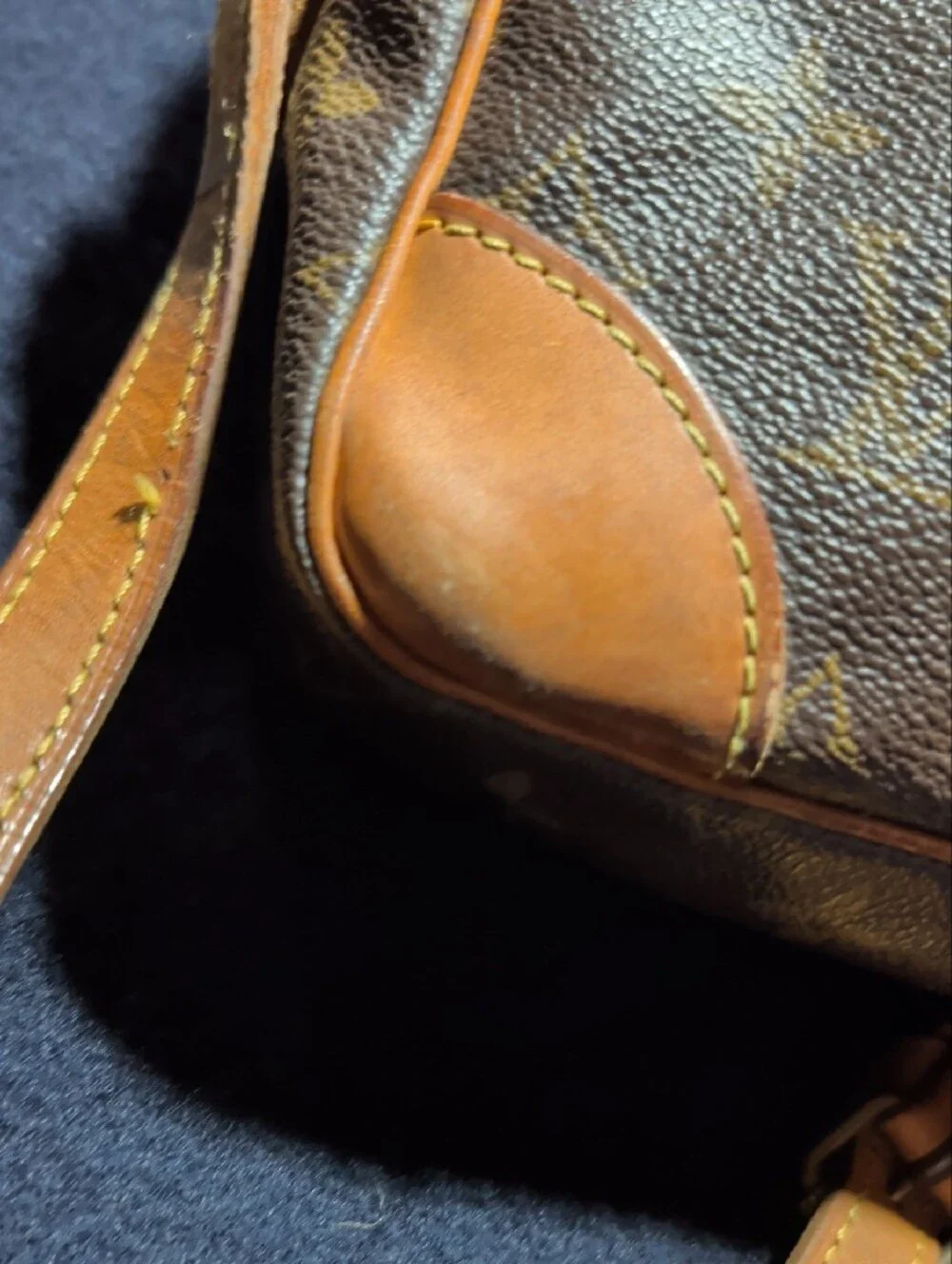 Louis Vuitton messenger zip pattern