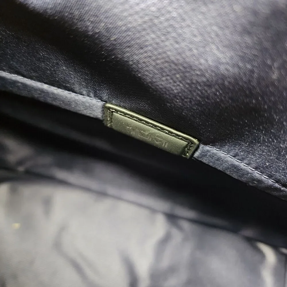 Tumi flap size