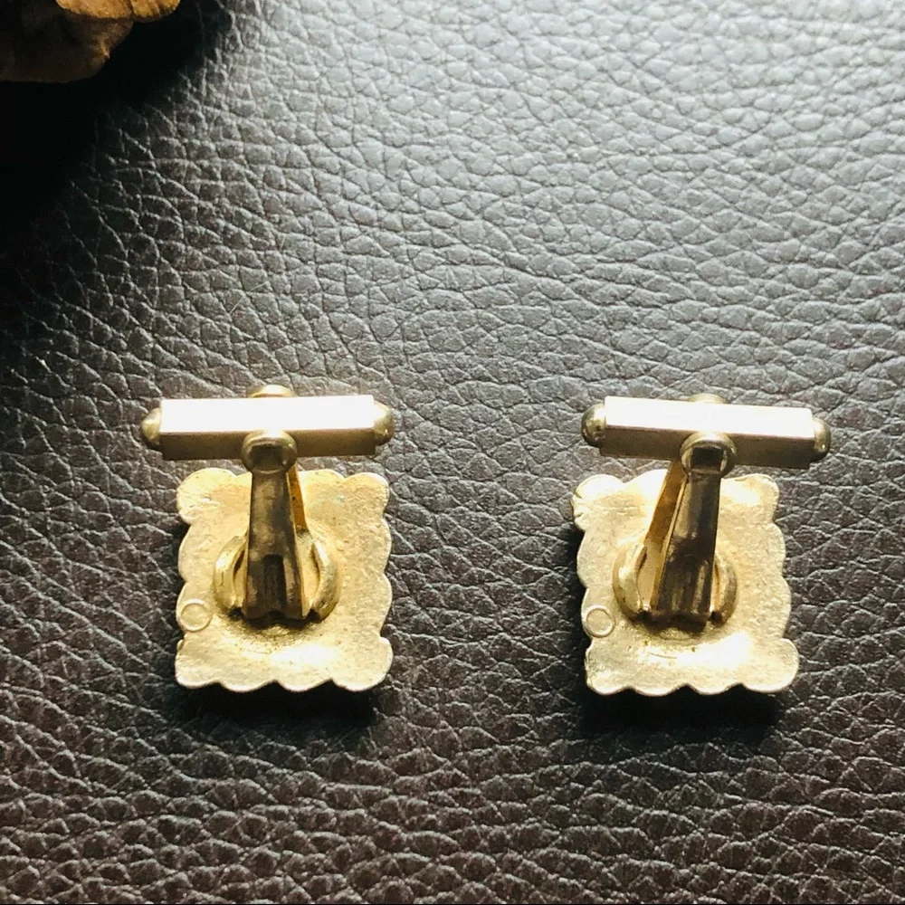 Vintage 4” wear