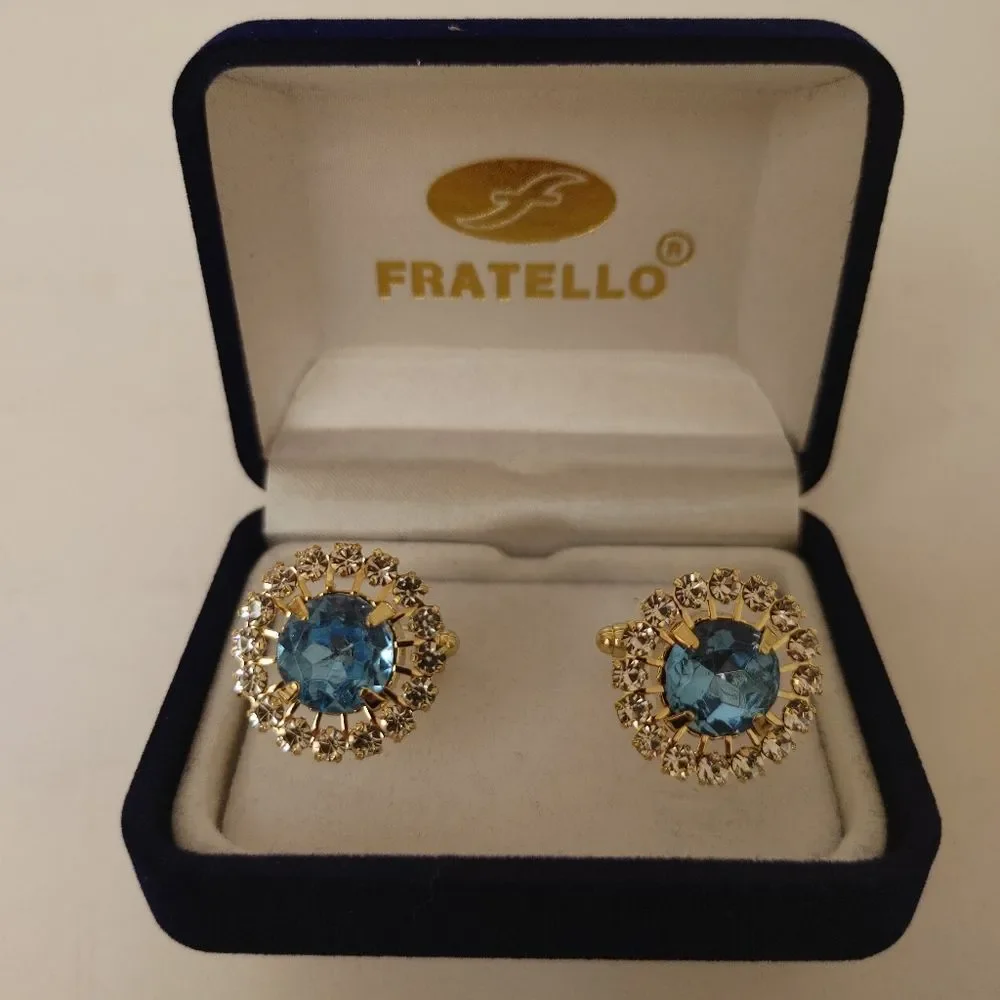 MEN'S FRATELLO GOLD CUFFLINKS WITH BLUE STONE SURRONDED WITH RHINESTONES.