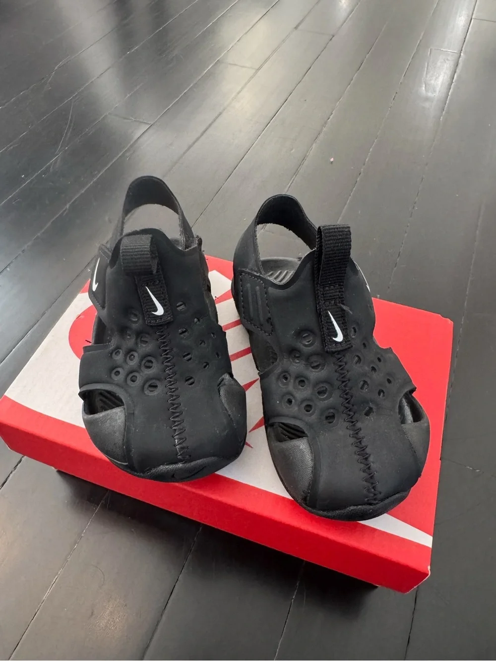 Nike never lightweight sandals