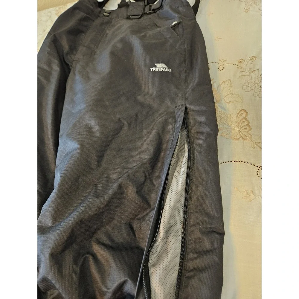 Trespass black insulated
