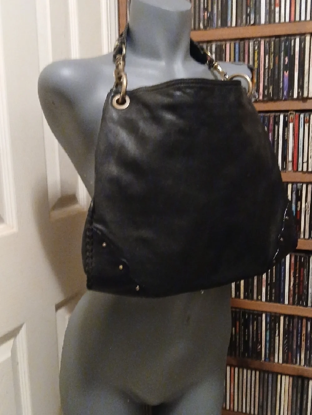 Gianni Chiarini everyday shoulder subtle