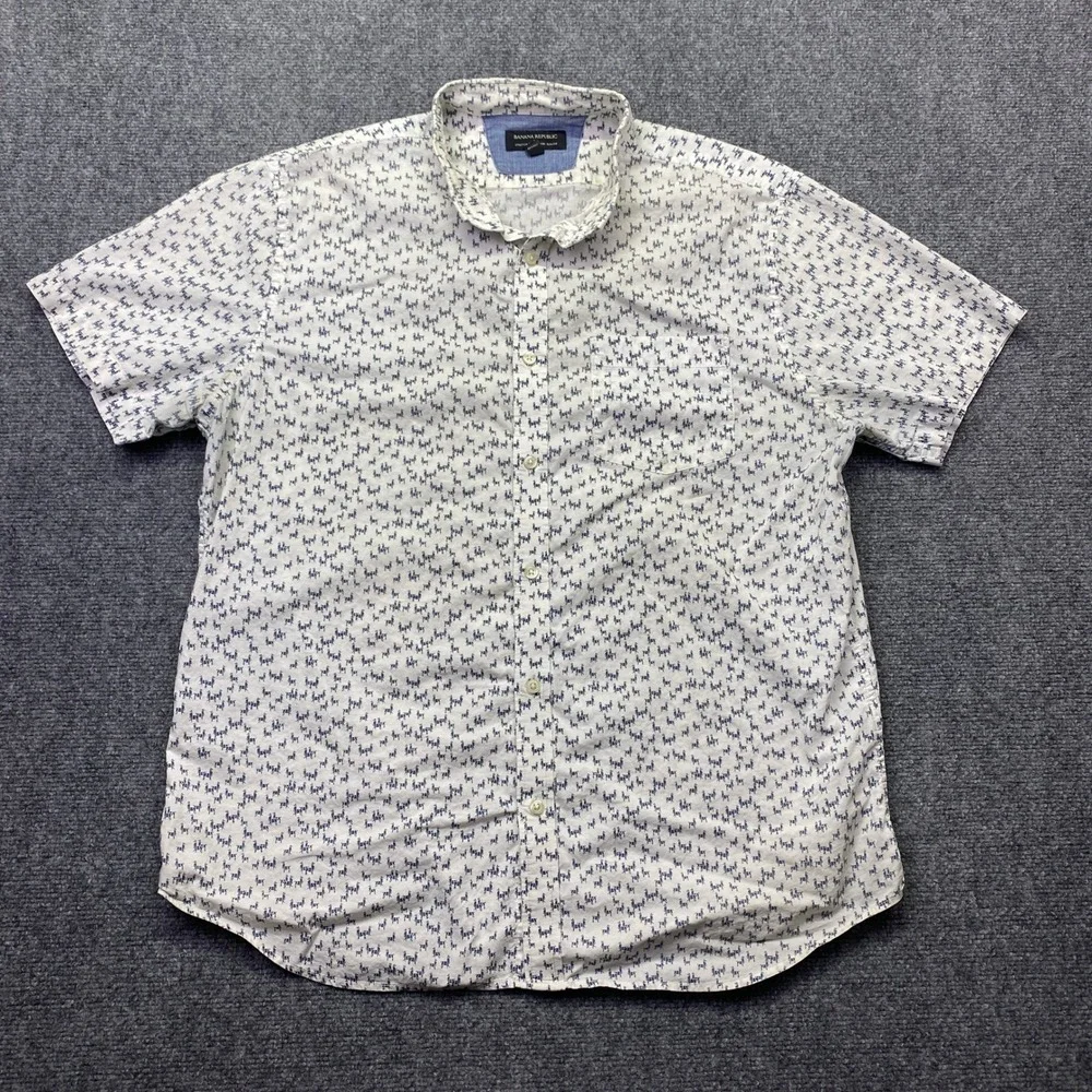 Banana Republic Men XL Llama Print Short Sleeve Button Down Shirt Slim Fit White