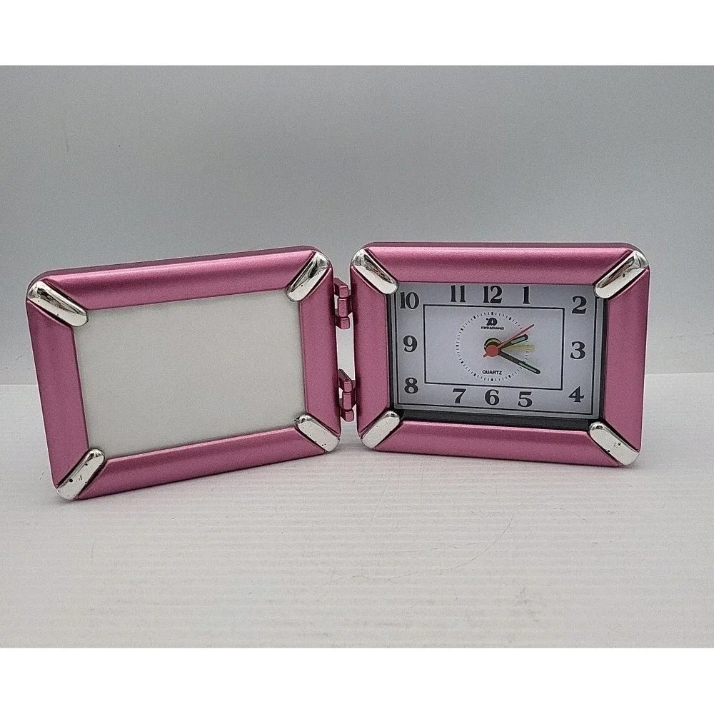 Clock‎ with picture frame pink