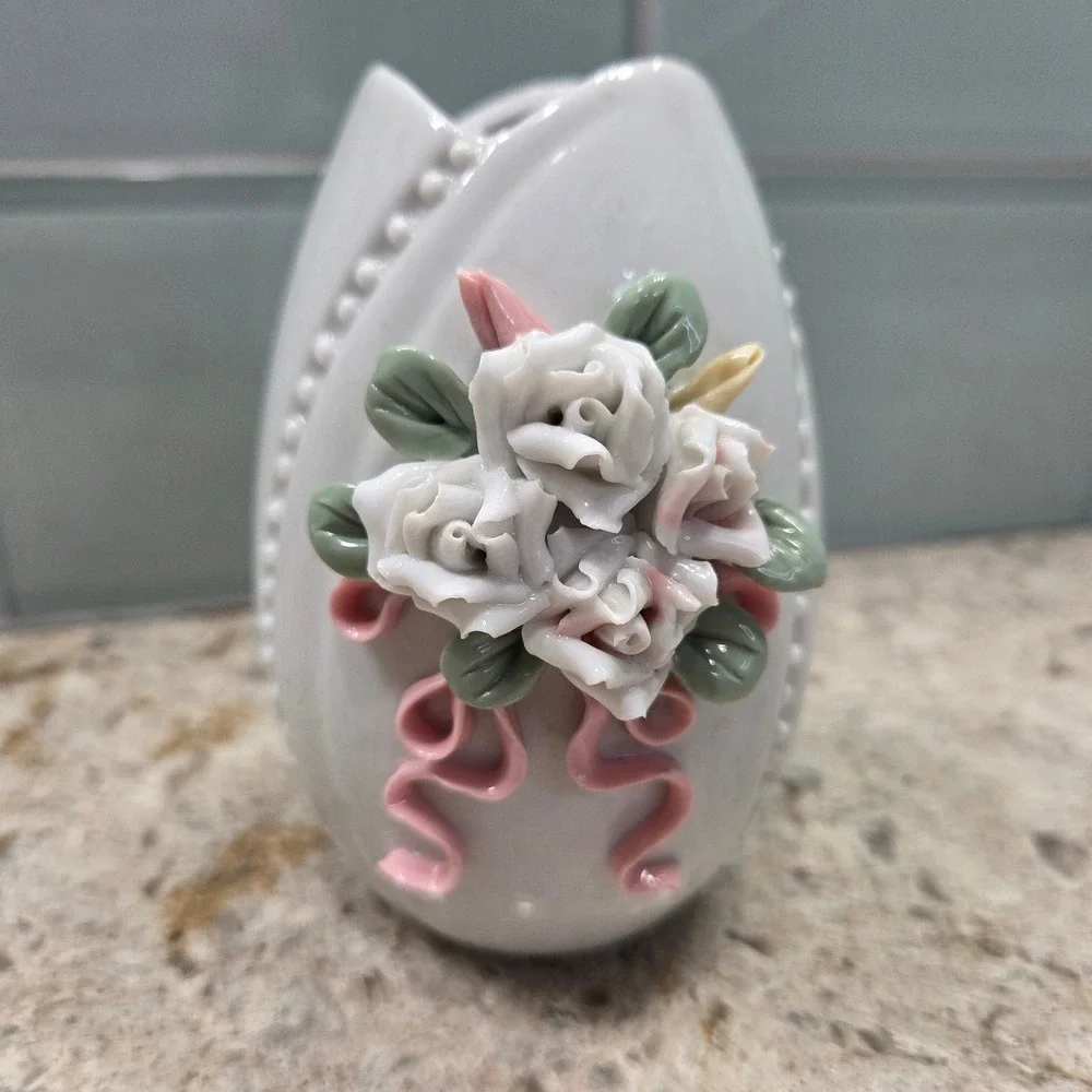 Vintage Silvestri Handcrafted Porcelain Egg‎ Bud Vase Easter Wht Pink Roses 4.5