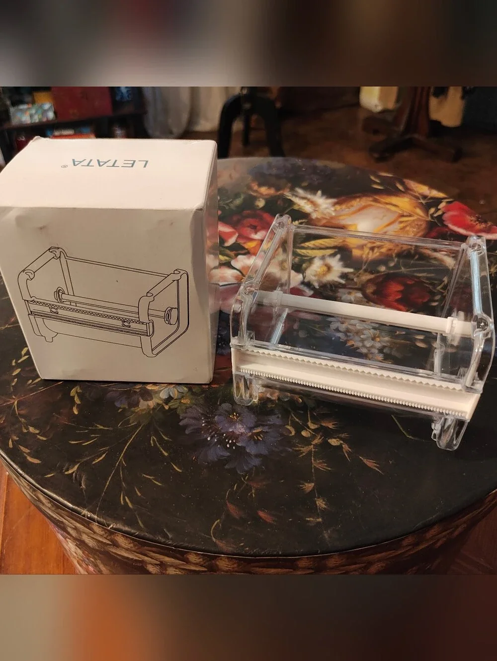 LETYA Clear Sticker Roll  Dispenser Cutter - Clear/White