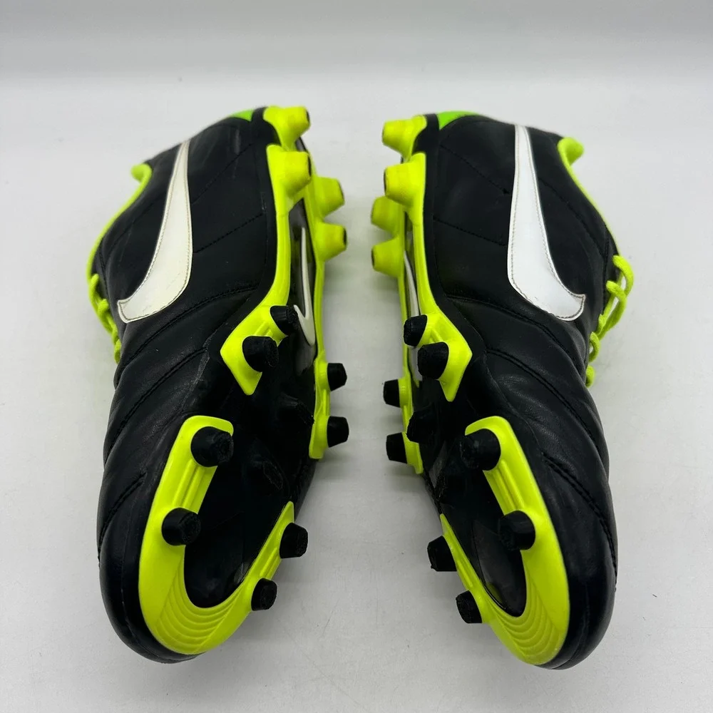 Nike stud 2012 retro