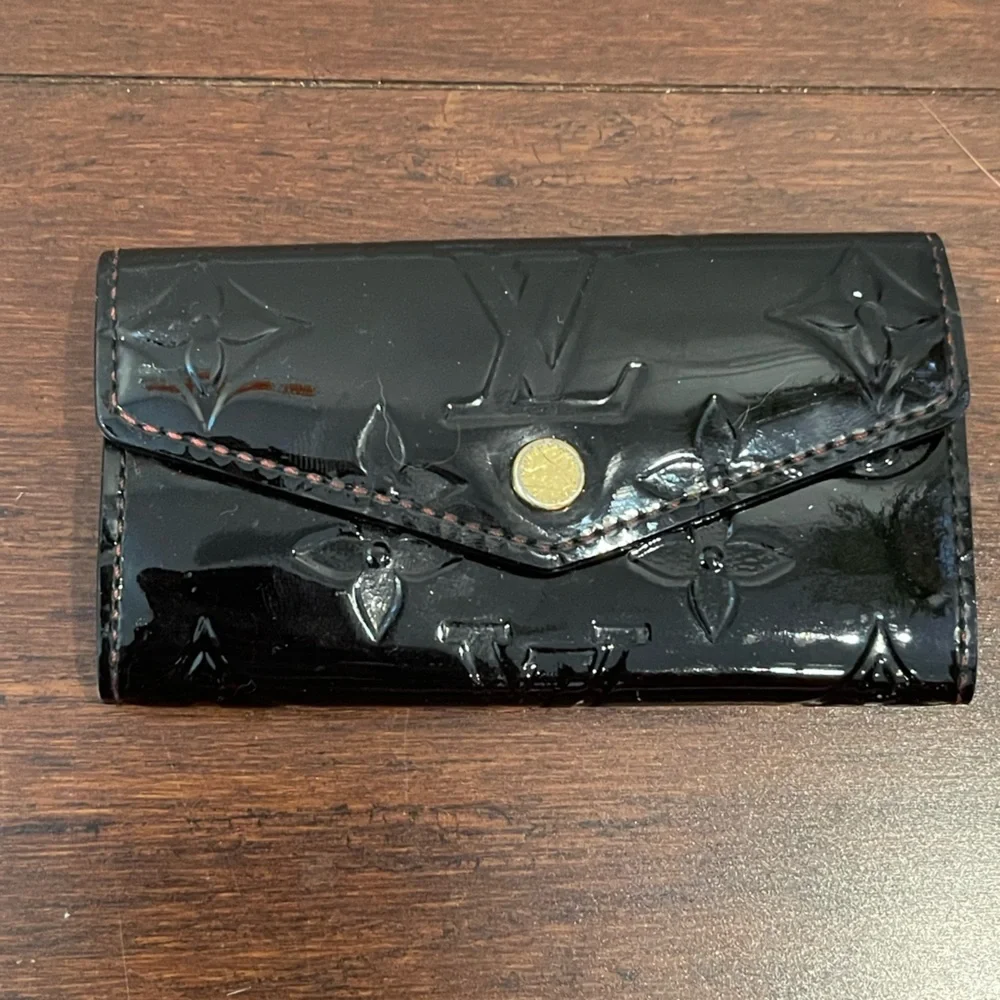 Louis Vuitton shiny Black Patent Leather vernis initial monogram keyholder