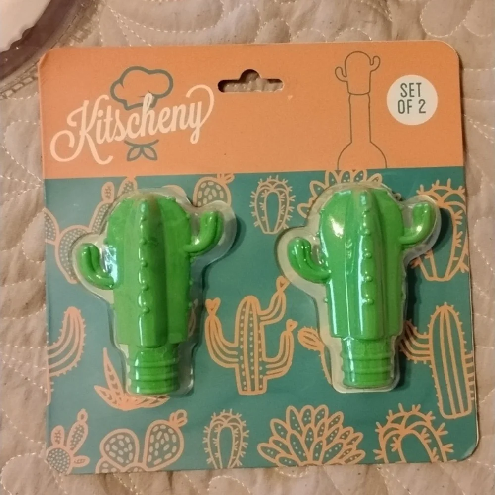 kitscheny stoppers cactus lettuce