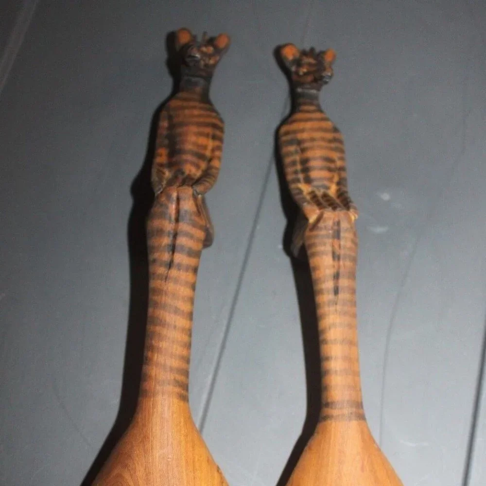 N/A beautiful carved