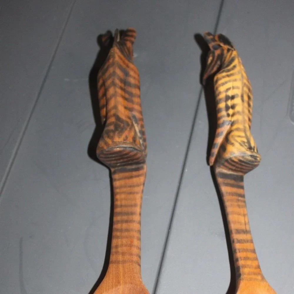 N/A beautiful carved