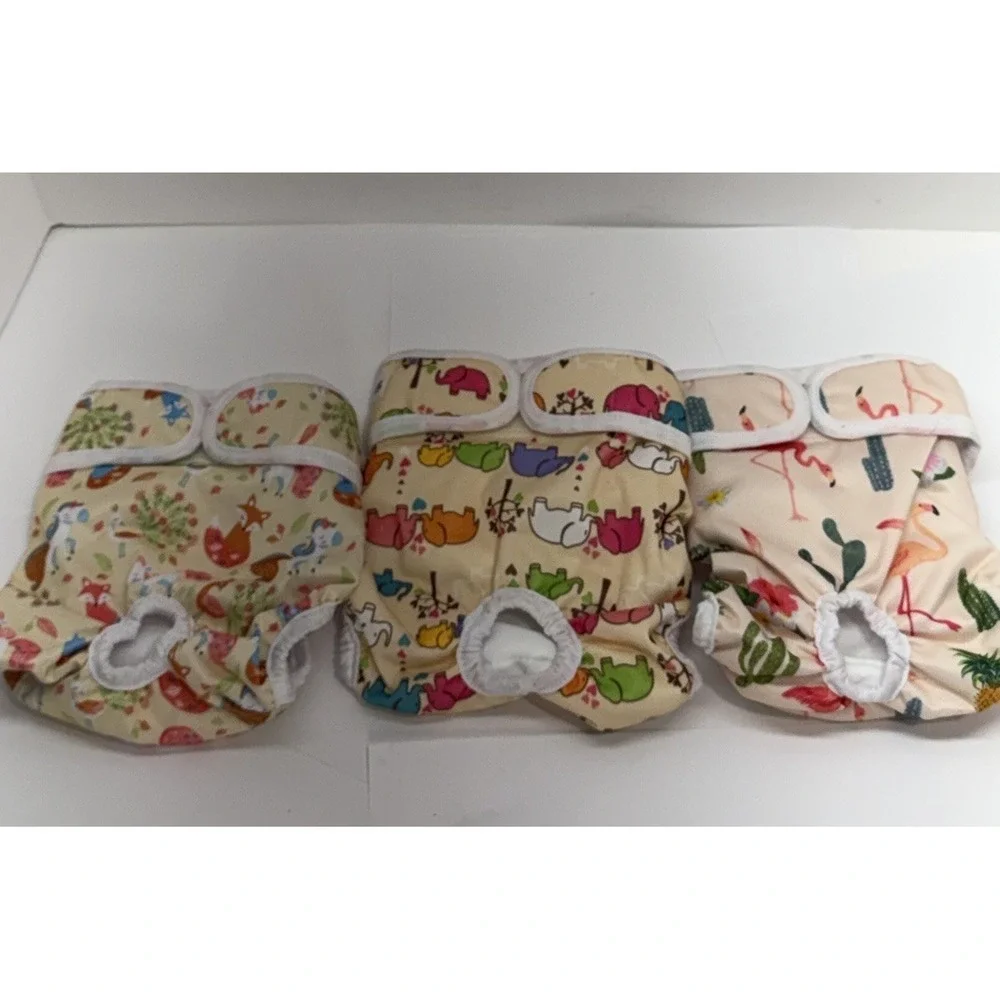 Jeuwith dog diapers