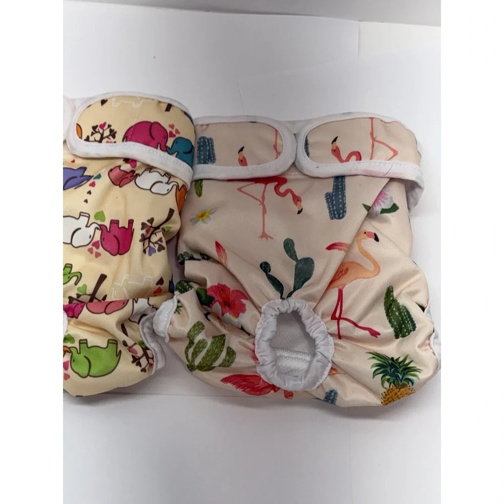 Jeuwith dog diapers