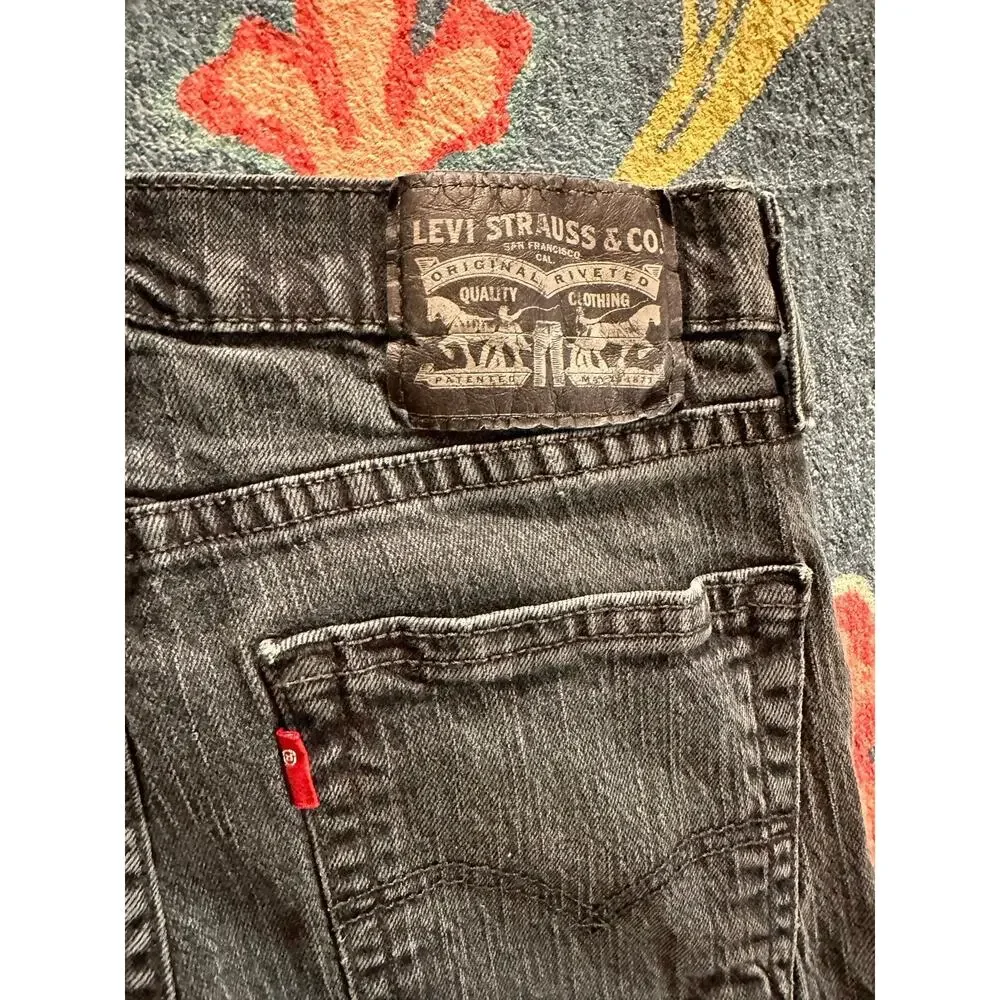 Levis runs small