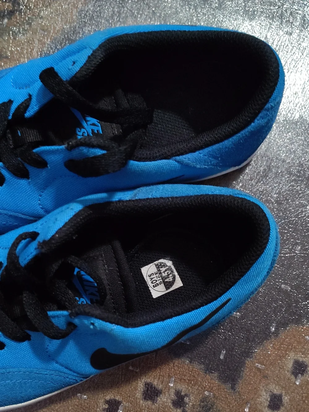 Nike classic low