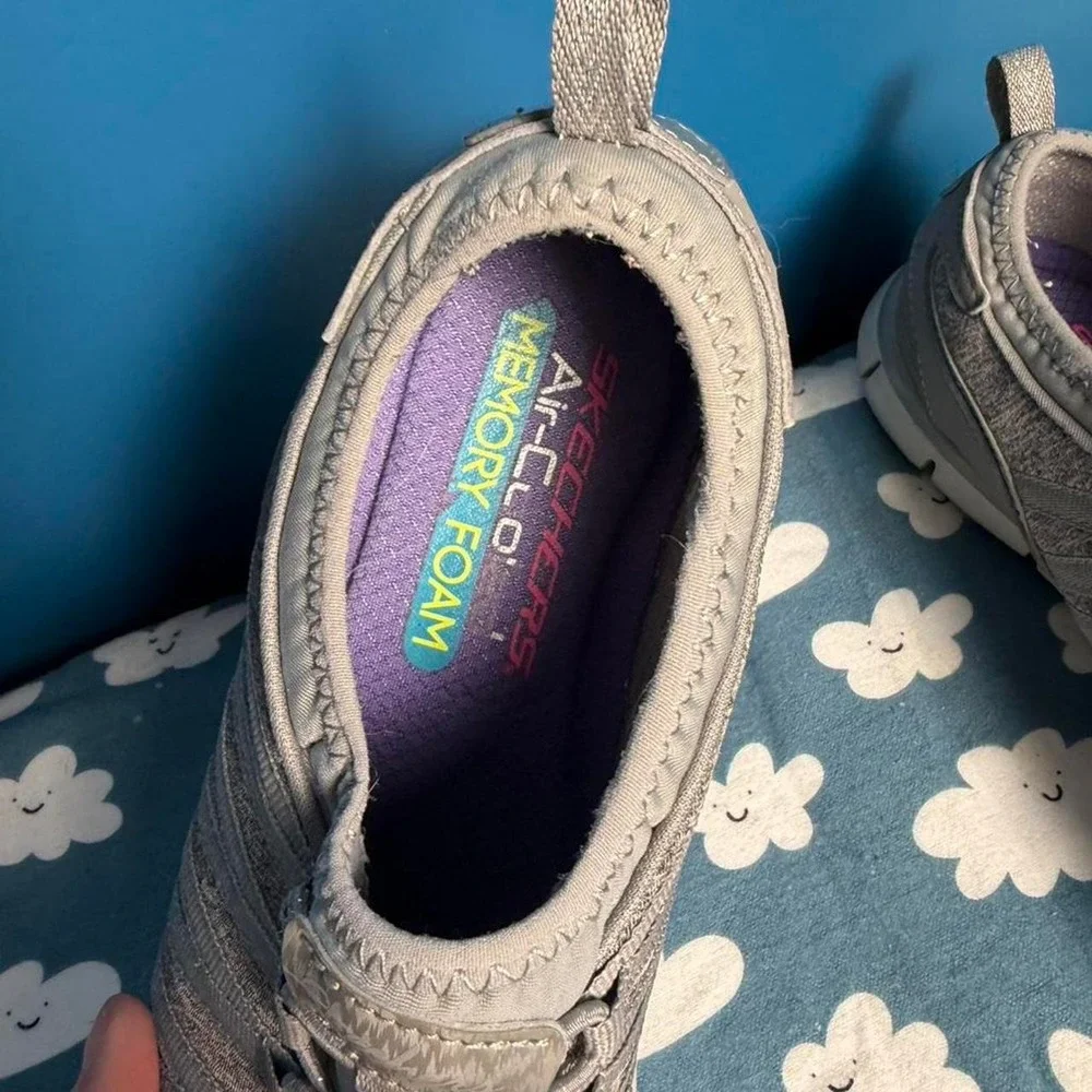 Skechers smoke life errands
