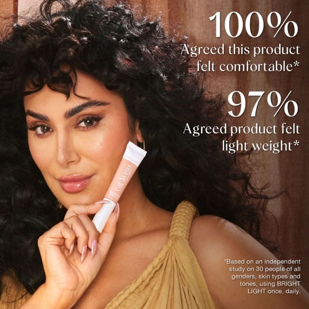 HUDA BEAUTY lightweight illuminating