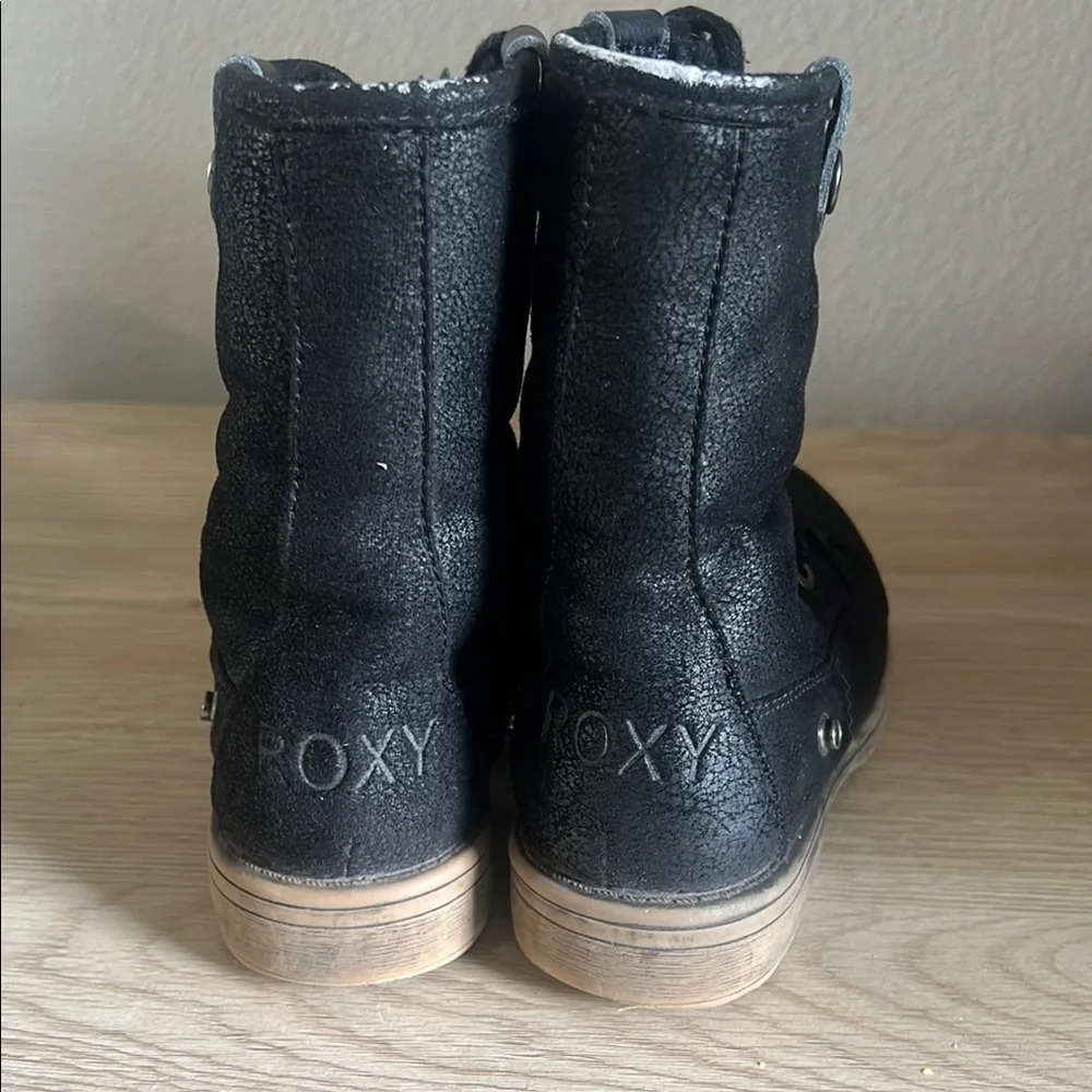 Roxy inside material