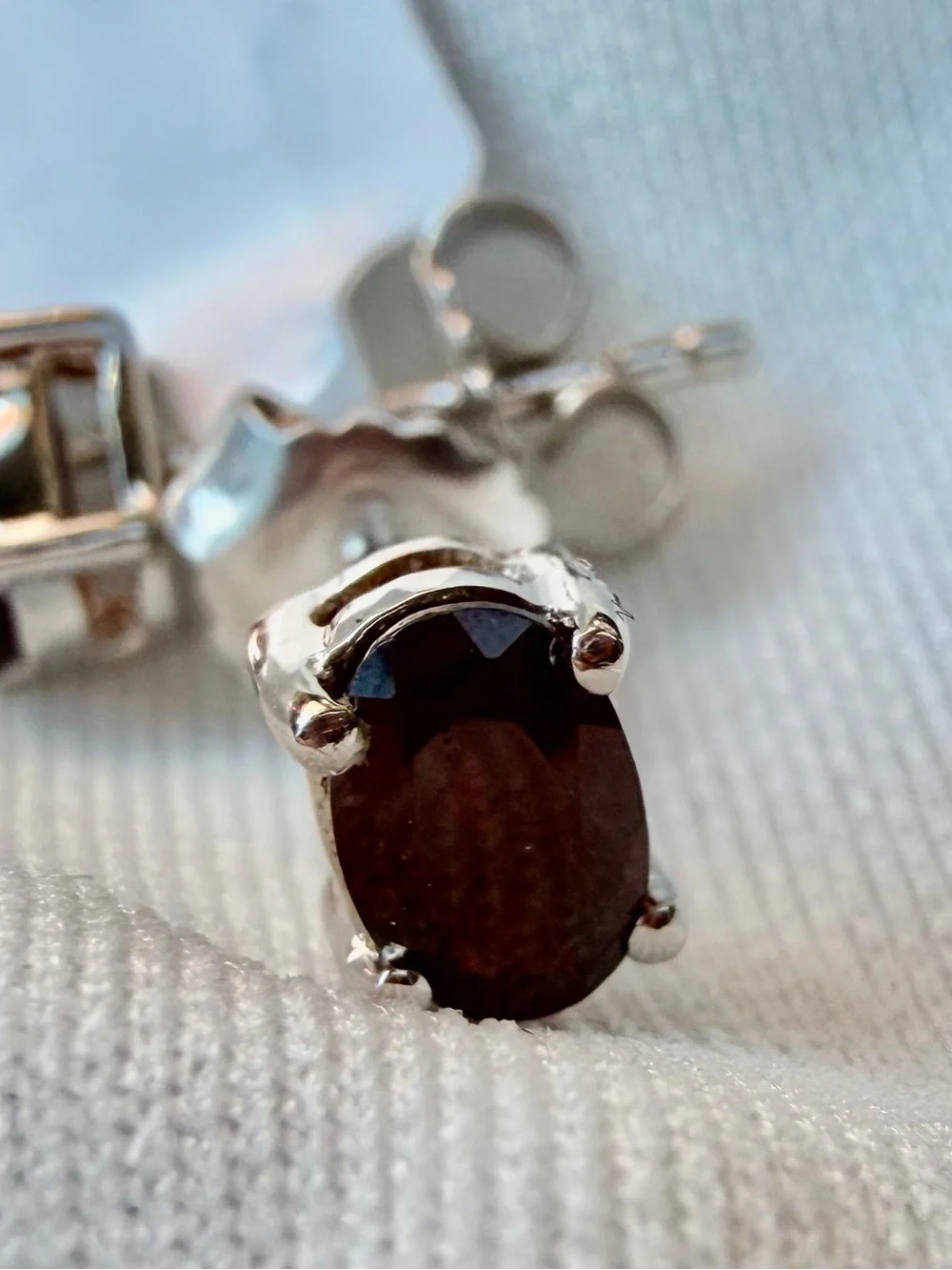 925 Sterling Silver elegant white