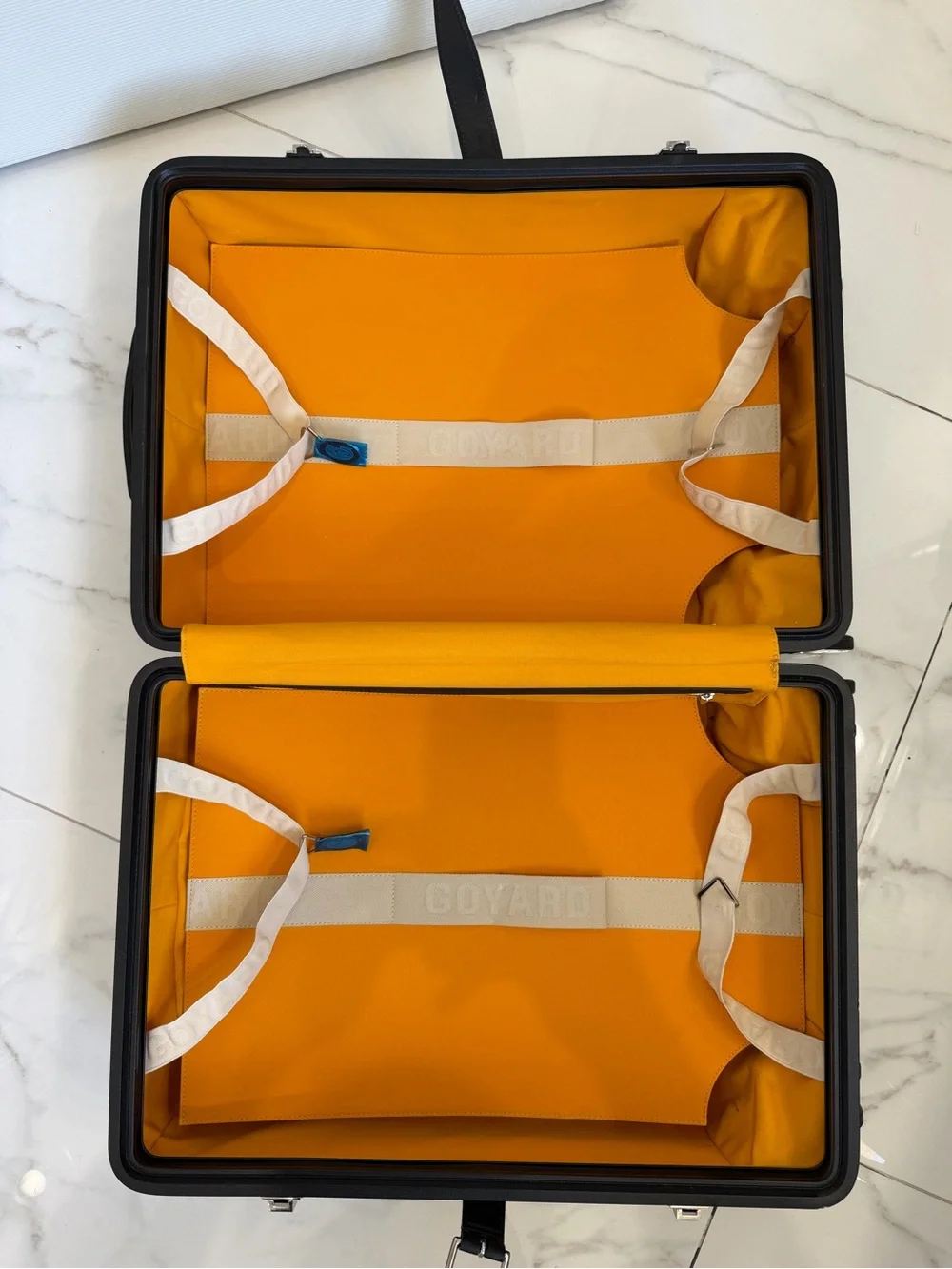 Goyard carry signature