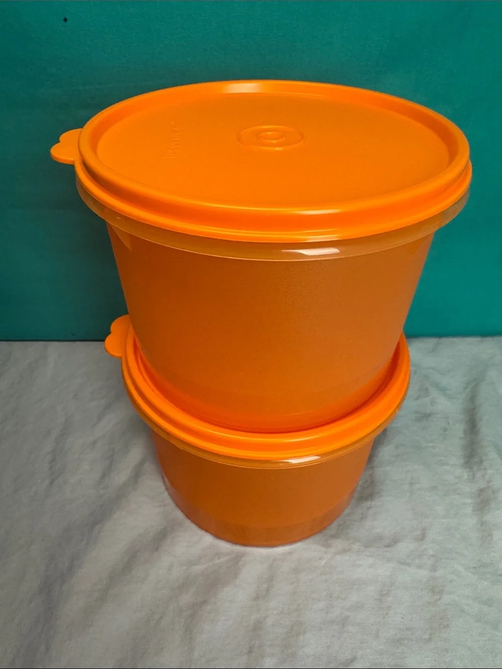 Tupperware two round
