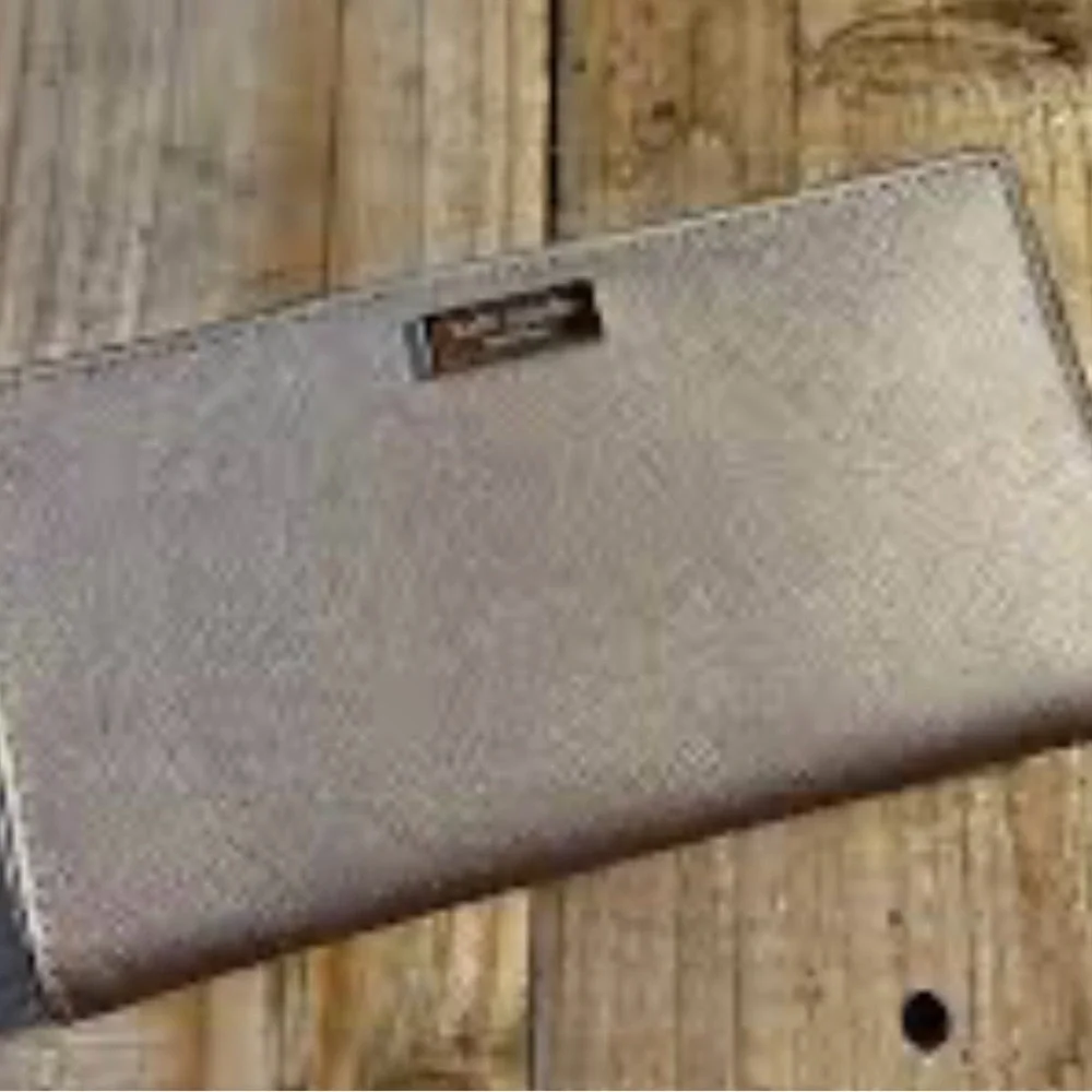 kate spade excellent rarely