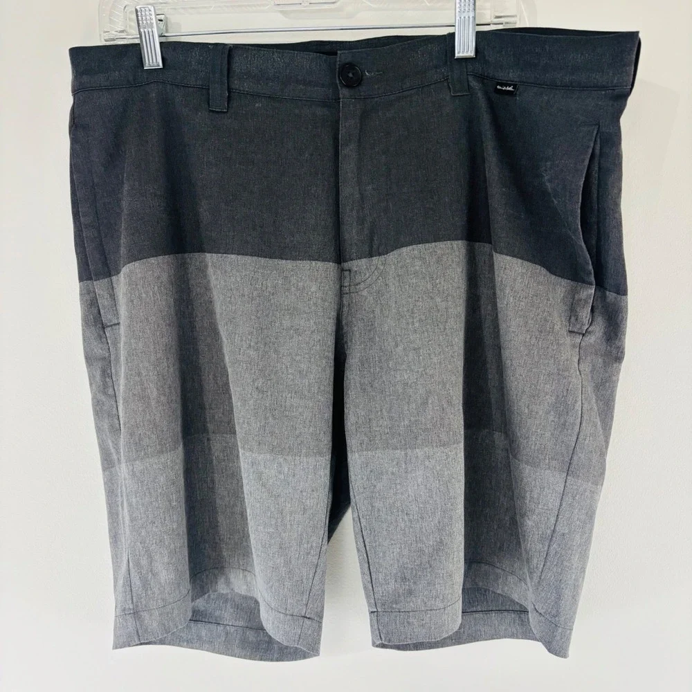 Travis Mathew Gray Stripe Flat Front Performance Golf Chino Shorts Size‎ 34