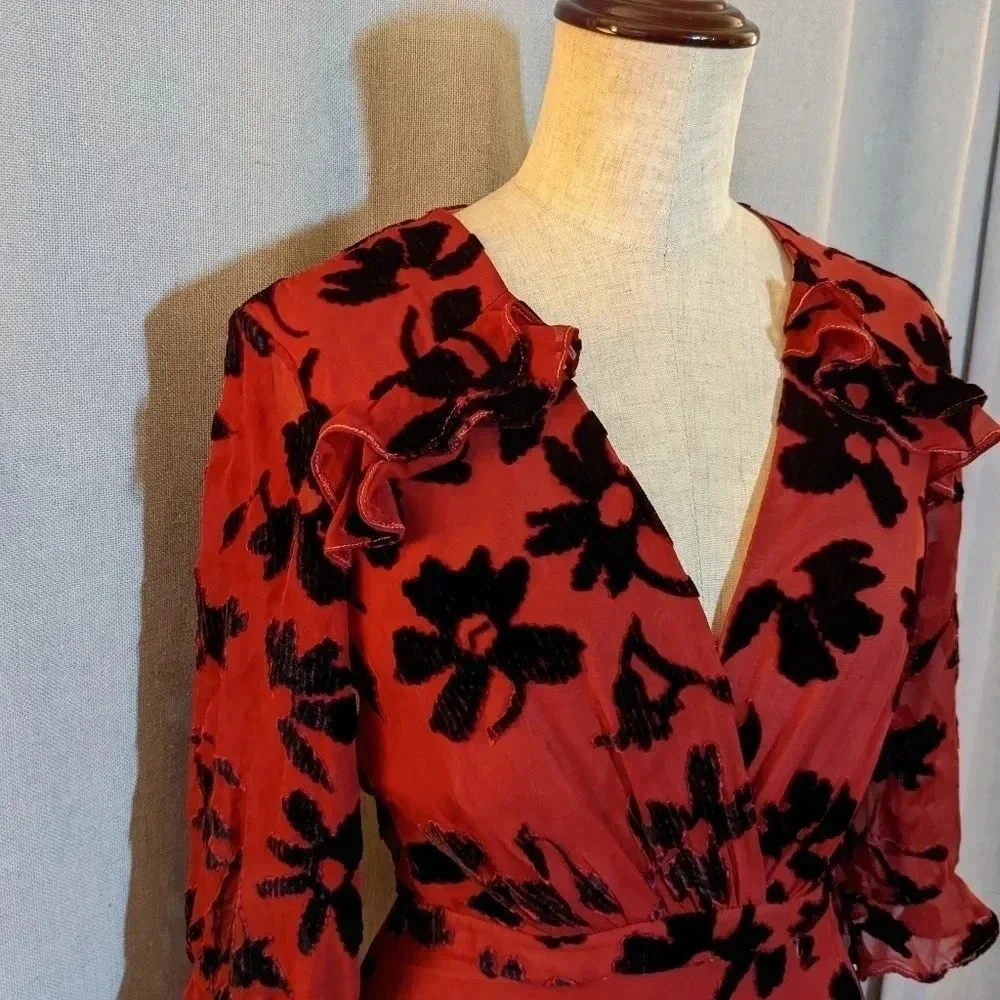 SALONI ruffle fit