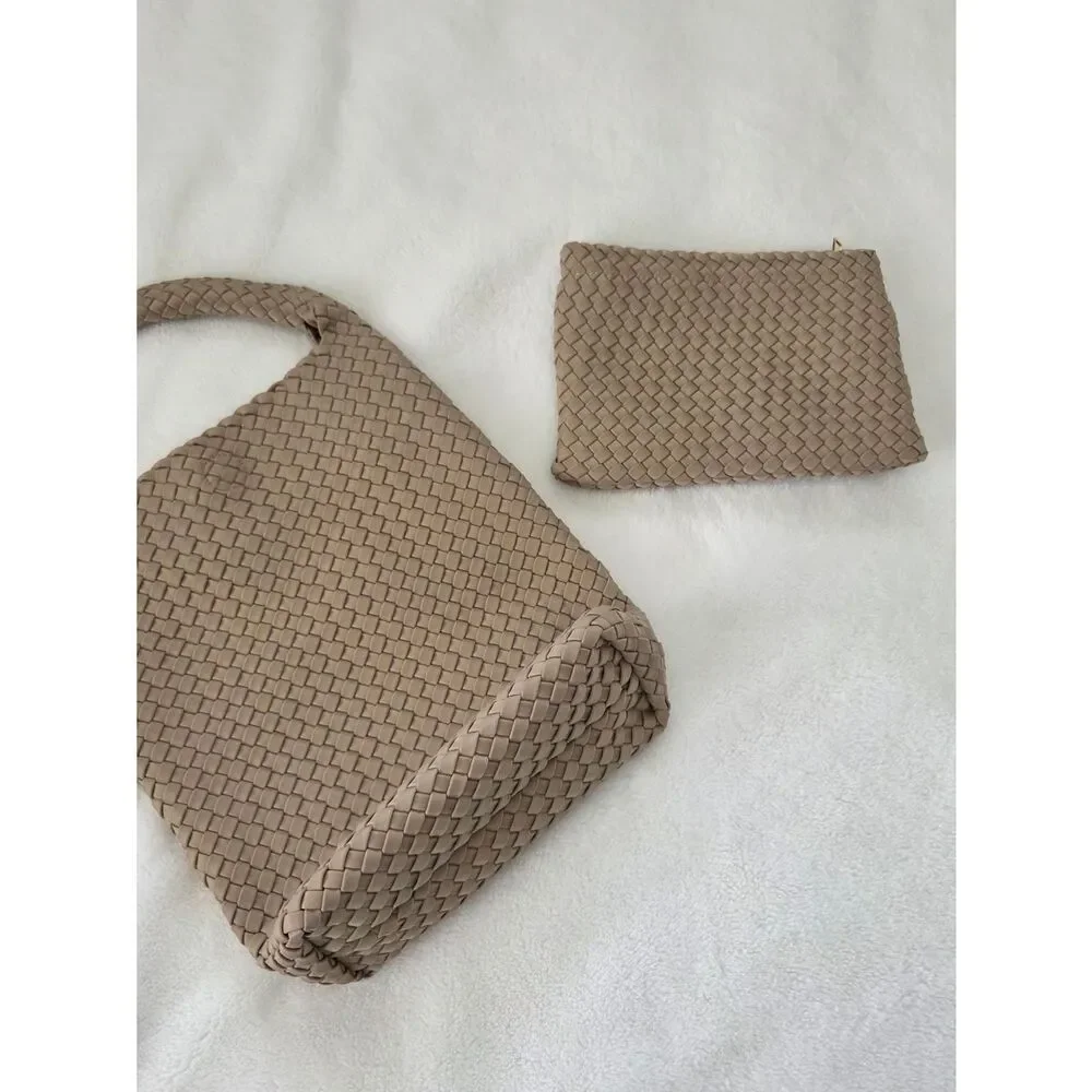 No brand curved coordinating pouch