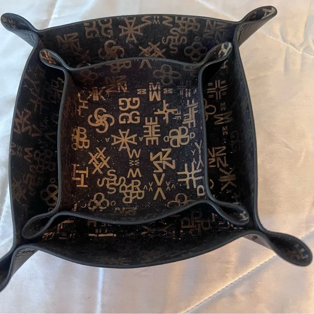 India Hicks brand new