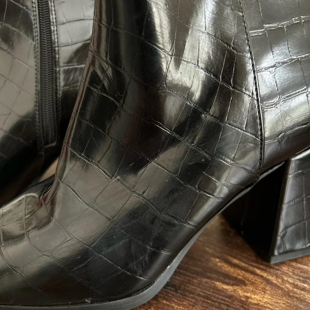 Madden Girl sleek black