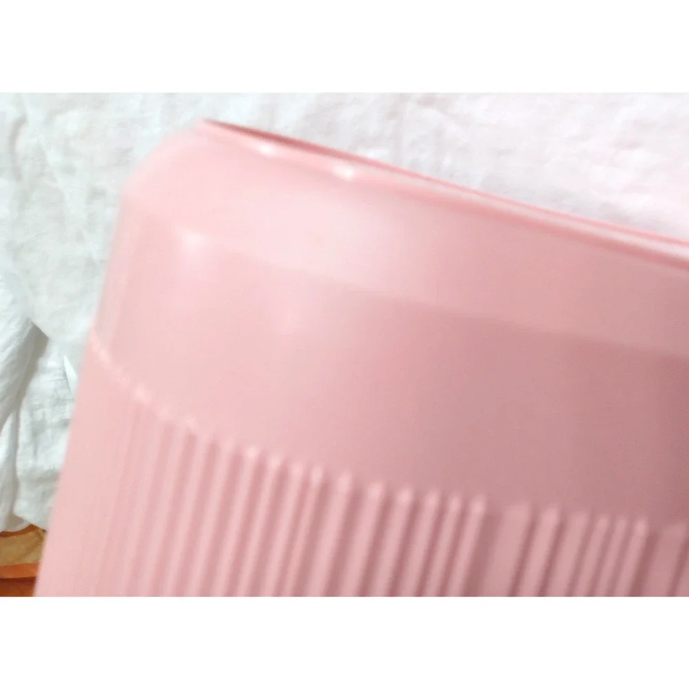 Rubbermaid plastic united nicely