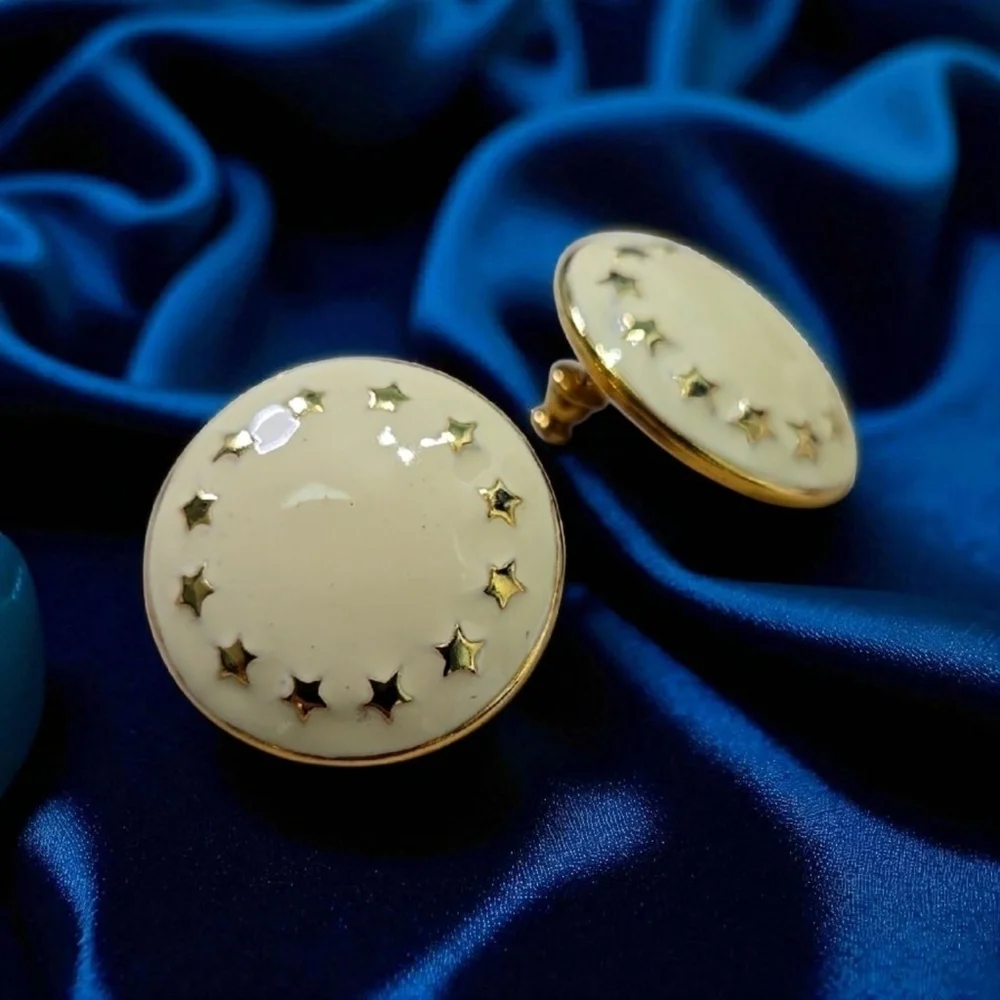 Vintage elegant cream