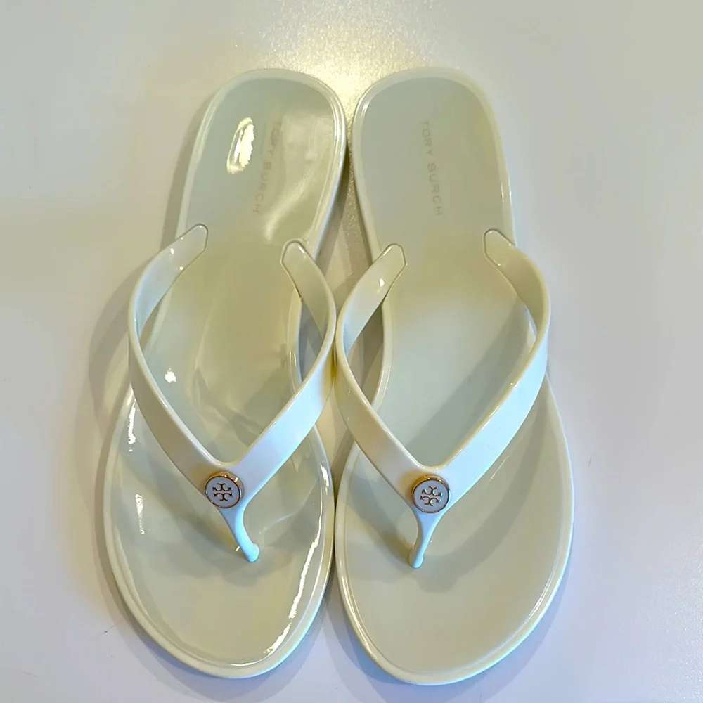 New Tory Burch Cream Sandals with Minimalist Design. Size 6M.