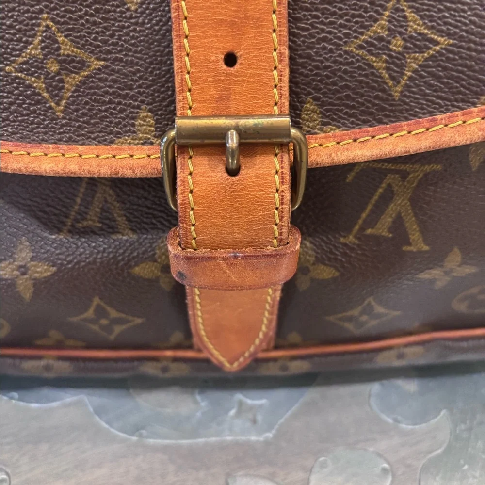 Louis Vuitton flap small ar0990