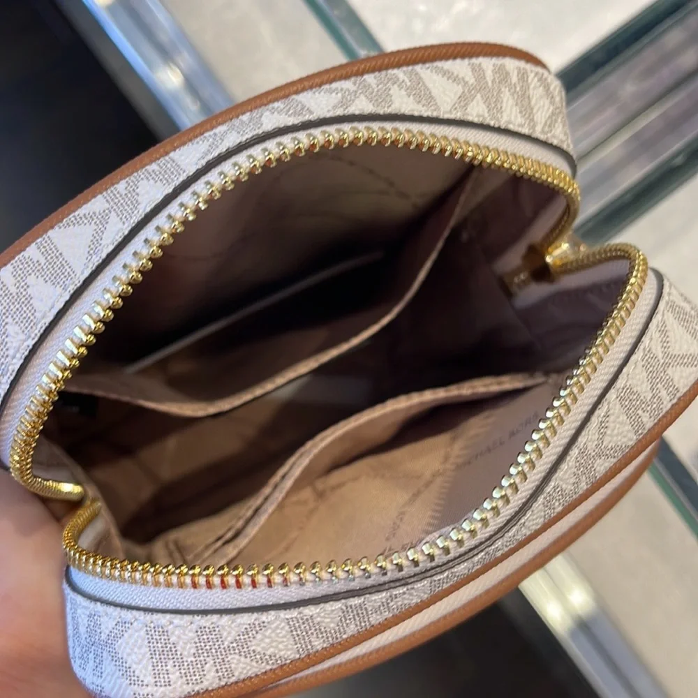 Michael Kors 6% polyester makes