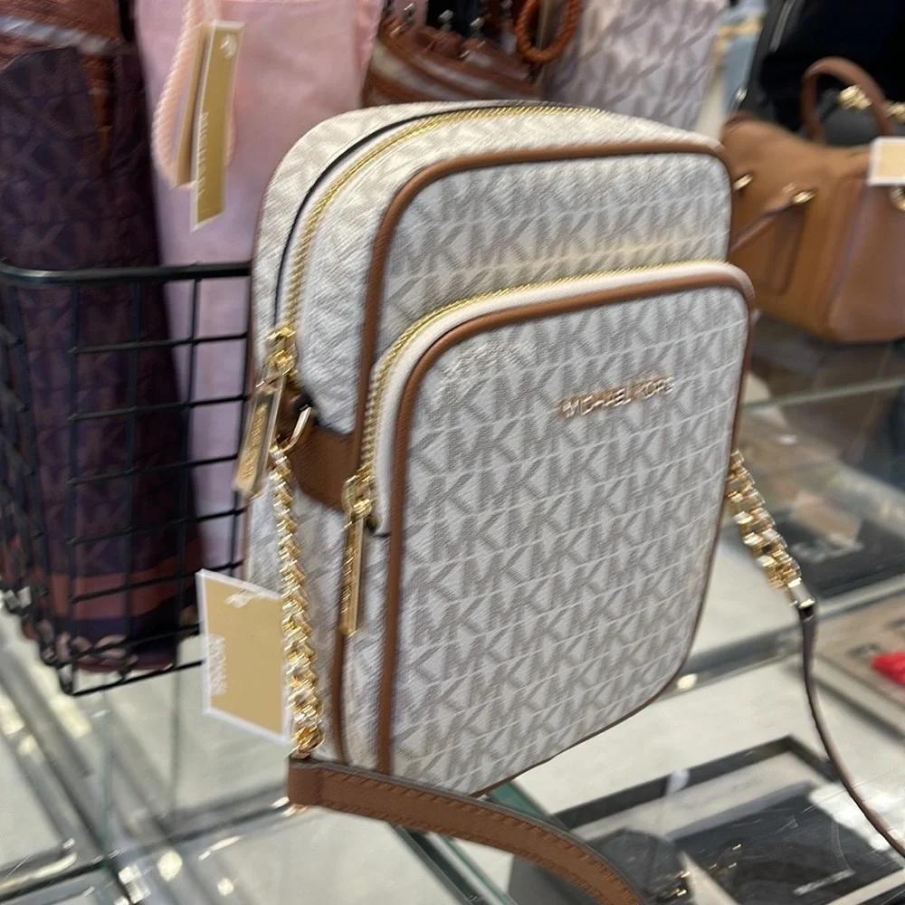 Michael Kors makes profile organizes