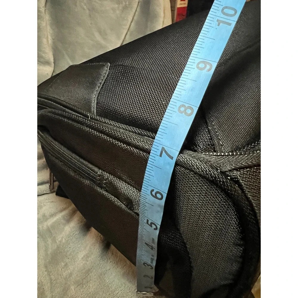Delsey Paris pull essentials