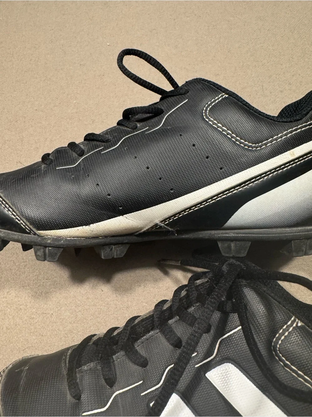 adidas athletic design toe