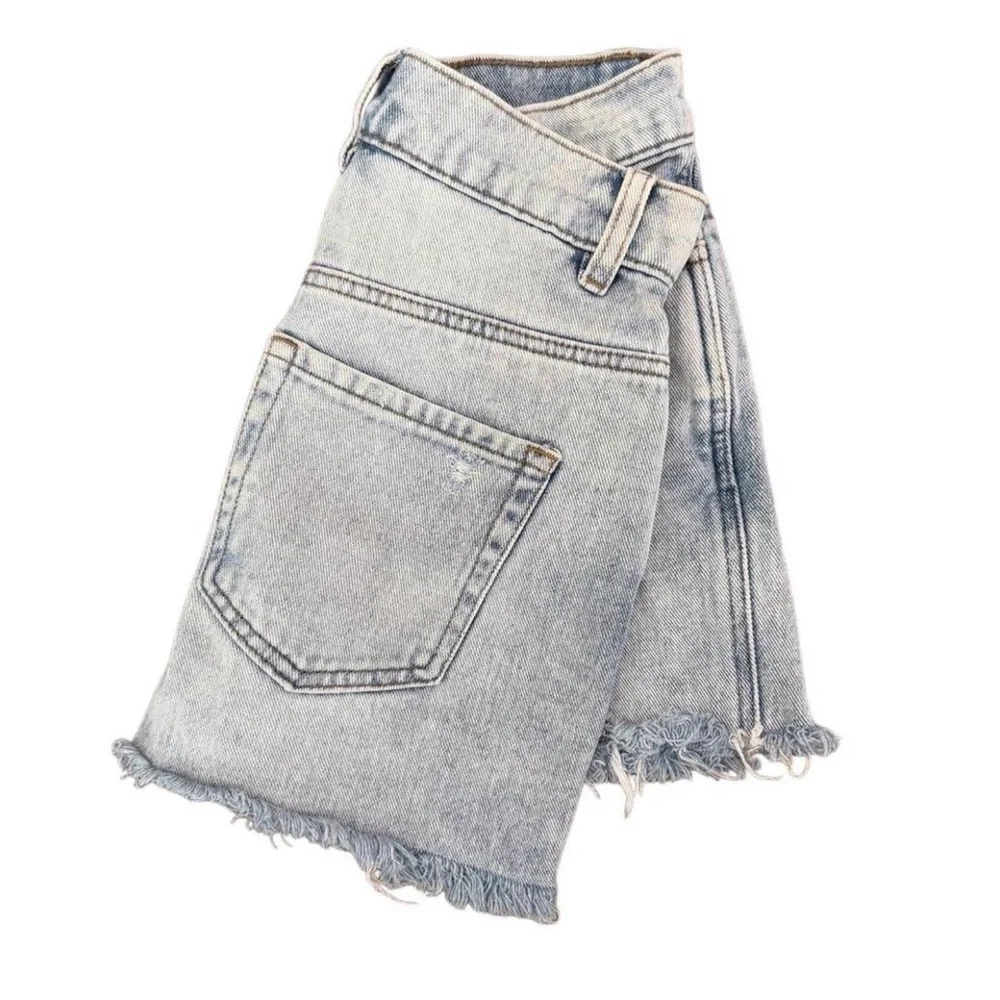 pacsun light wash denim shorts