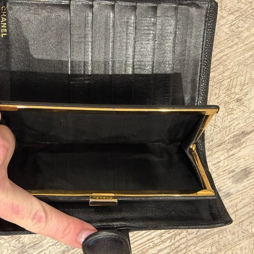 CHANEL production encourage purse
