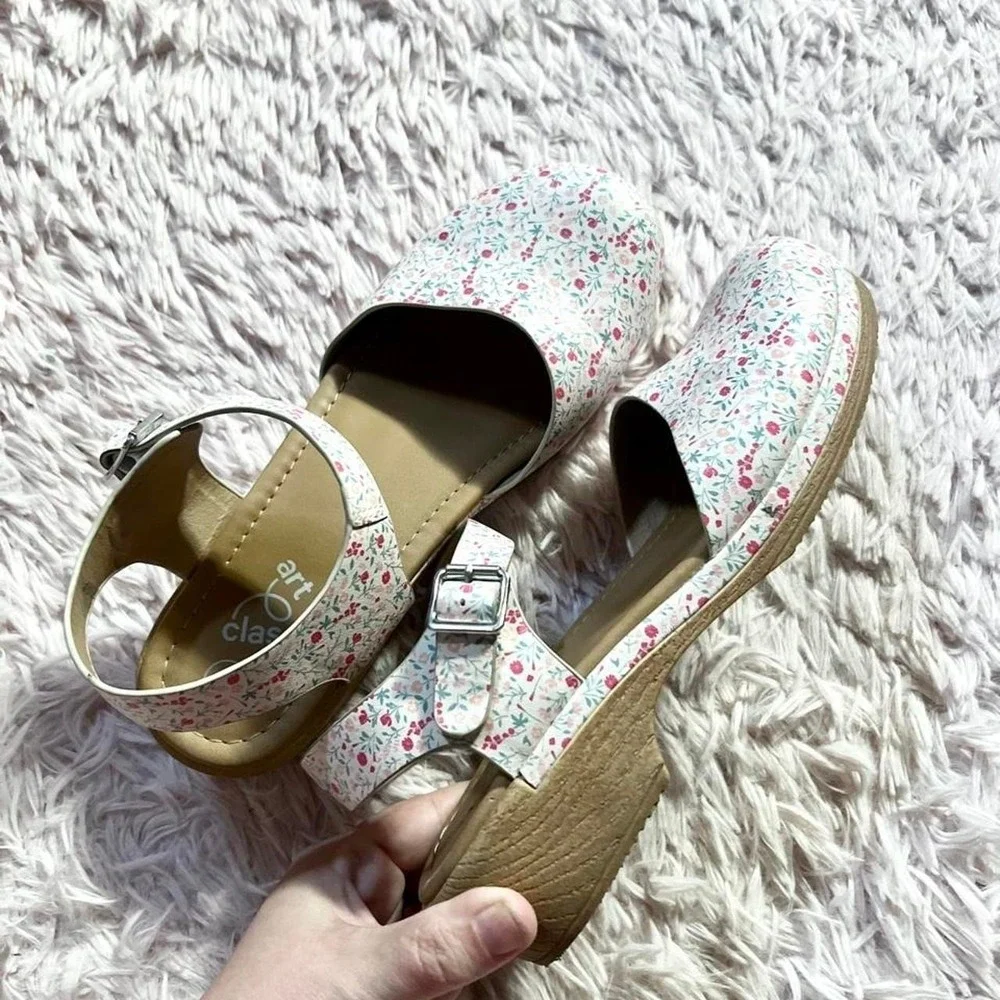 The Unbranded Brand floral mary